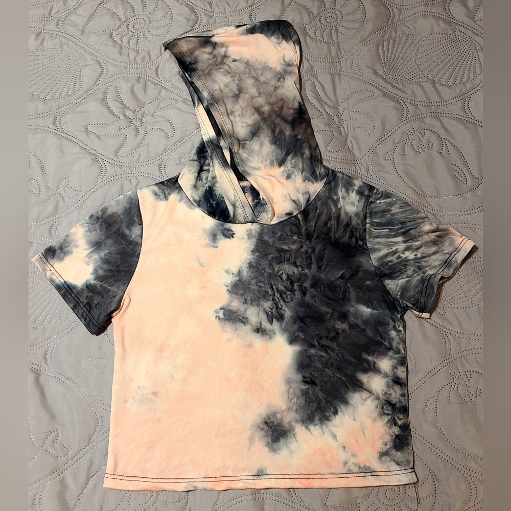 Women stretch fit hooded tie-dye tee shirt